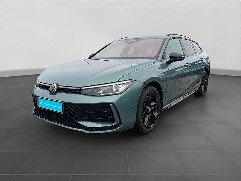 Gebraucht VW Passat R-line 272 PS (200 kW) 2025 Grün Kombi