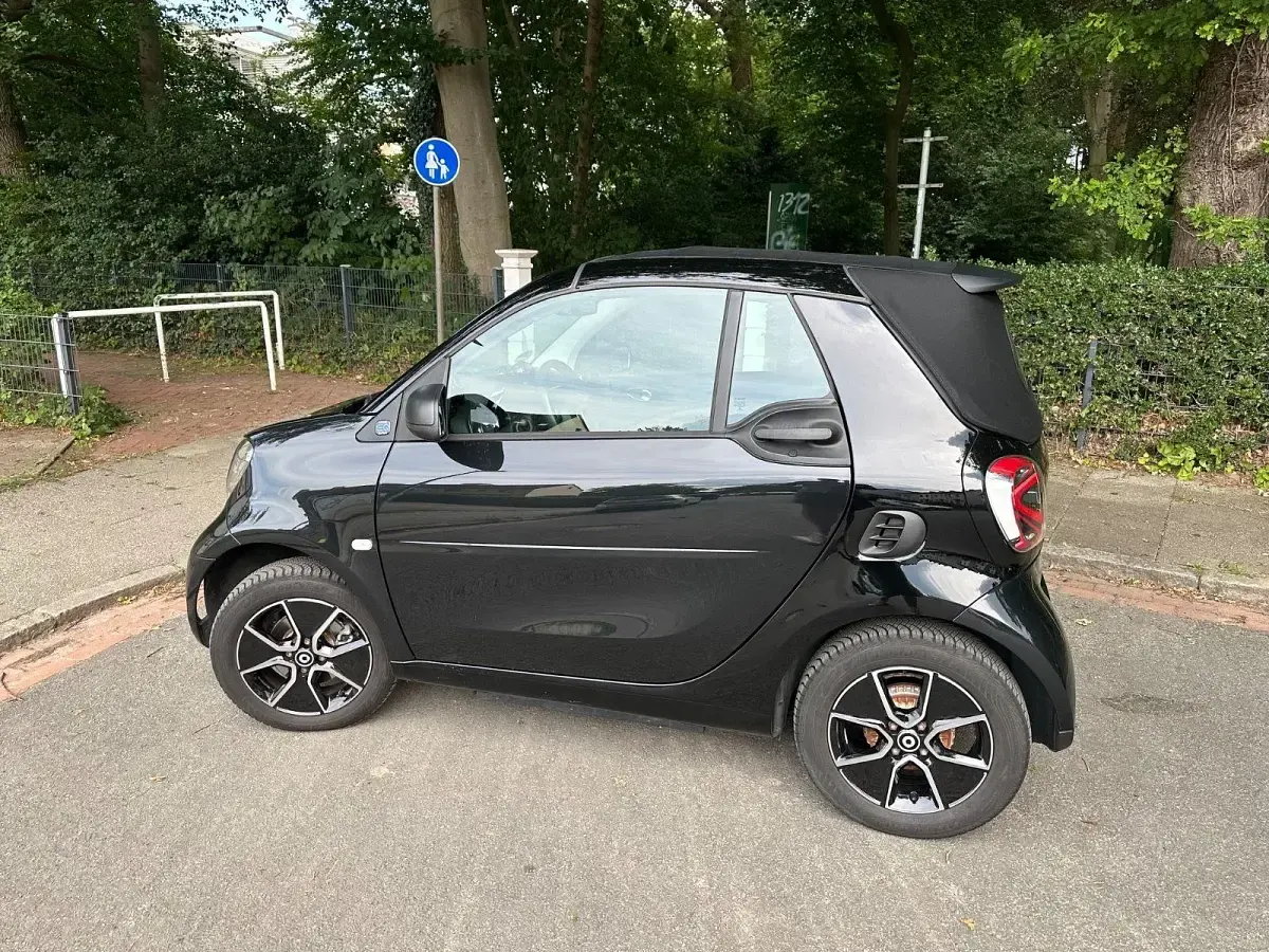 Gebraucht Smart ForTwo Coupé 60 kW (82 PS) 2023 Schwarz Cabrio