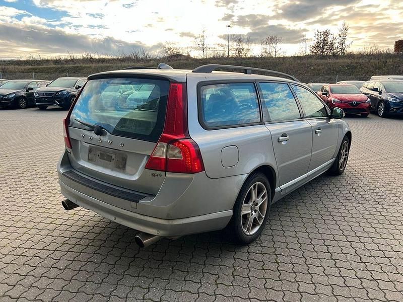 Gebraucht Volvo V70 Momentum 200 PS (147 kW) 2007 Silber Kombi