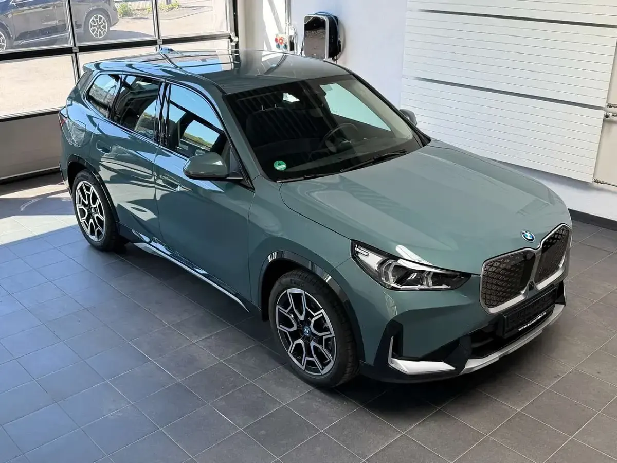 Gebraucht BMW iX1 xLine 230 kW (313 PS) 2025 Cape york gruen metallic SUV