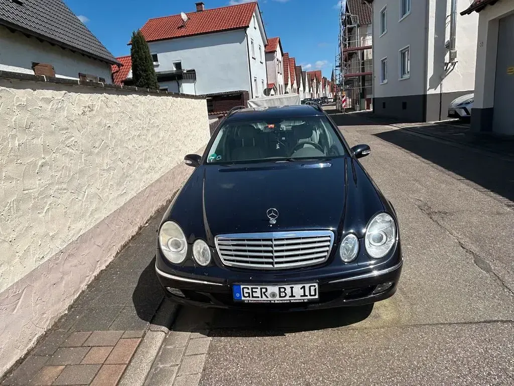 Second-hand Mercedes E270 Elegance 177 CP (130 kW) 2003 Albastru Berlinǎ