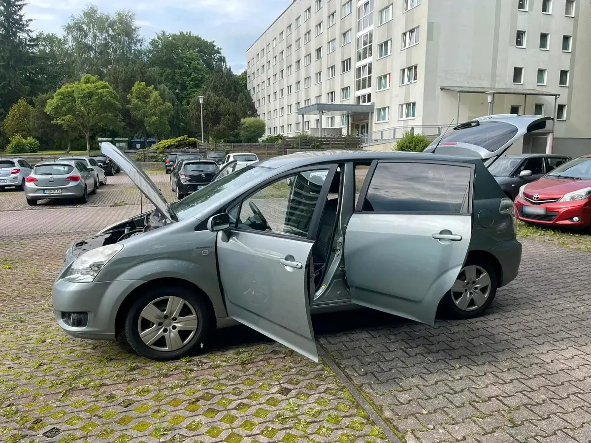 Gebraucht Toyota Corolla Verso 129 PS (94 kW) 2009 Blau Van / Kleinbus