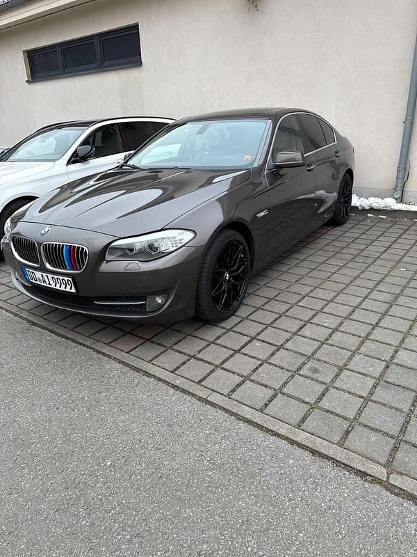 Gebraucht BMW 525 218 PS (160 kW) 2011 Gold Limousine