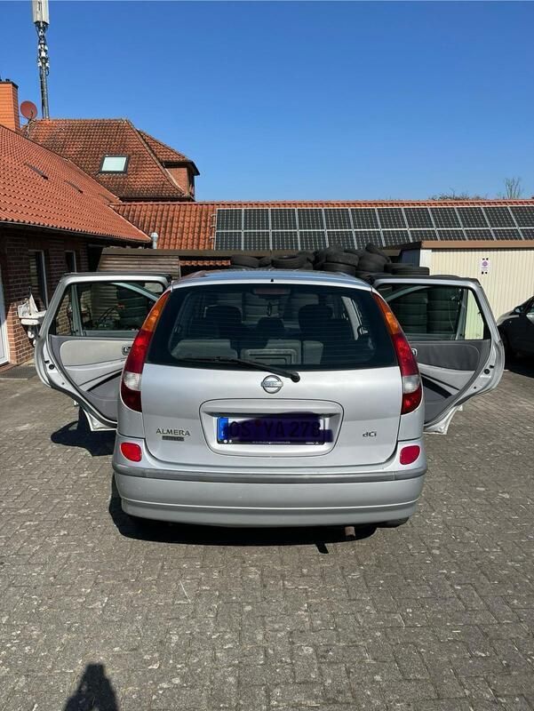 Silber Gebraucht 2004 Nissan Almera Tino Van / Kleinbus | 1.500 € - Bild 1/4