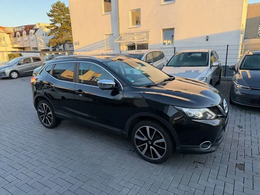 Gebraucht Nissan Qashqai 116 PS (85 kW) 2015 Schwarz SUV