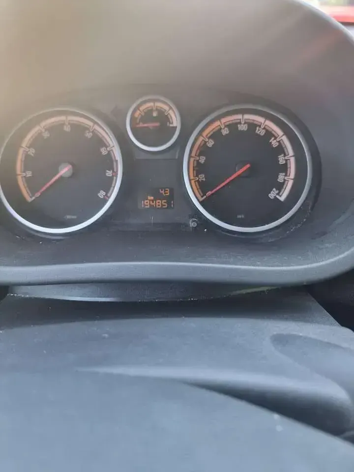 Gebraucht Opel Corsa Edition 87 PS (63 kW) 2010 Weiß Kleinwagen