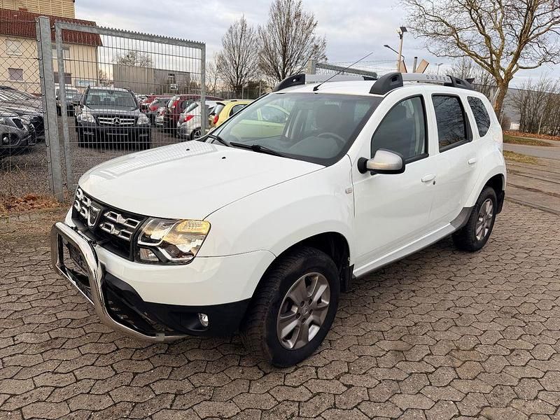 Weiß Gebraucht 2015 Dacia Duster Celebration SUV | 6.650 € (Fairer Preis) - Bild 1/4