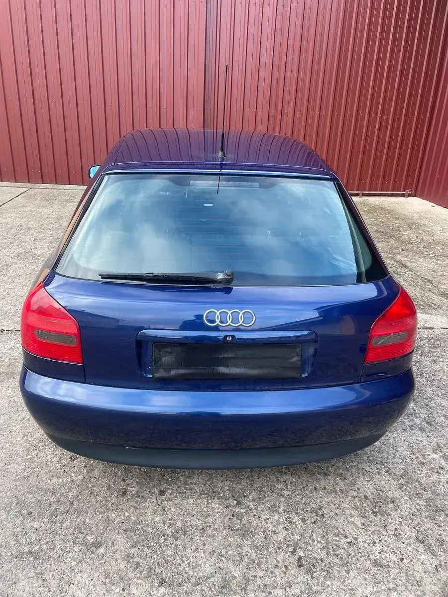 Używany Audi A3 Ambiente 101 KM (74 kW) 1998 Niebieski Hatchback