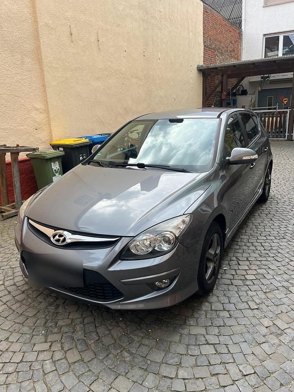 Gebraucht Hyundai i30 109 PS (80 kW) 2011 Grau Kleinwagen
