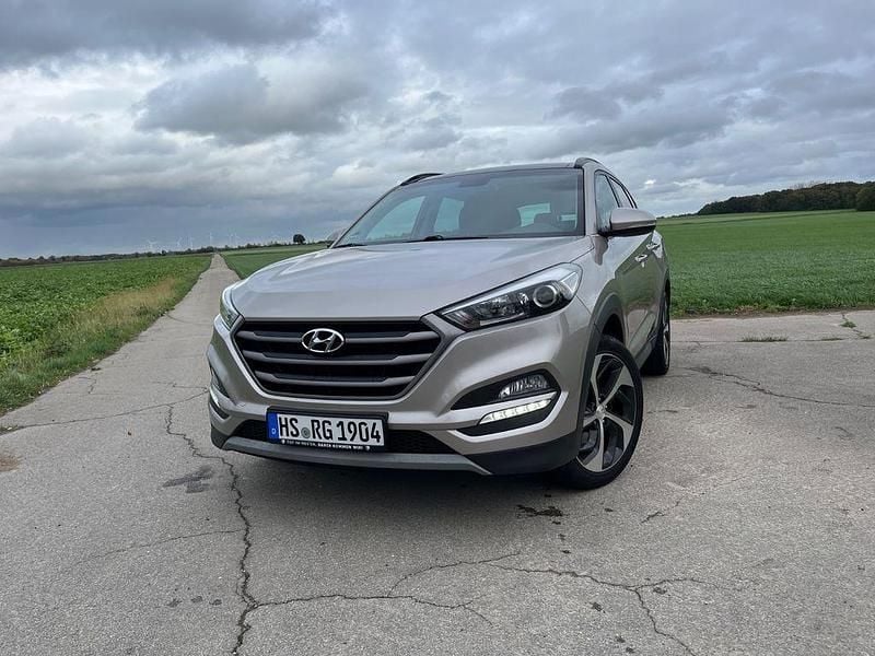 Beige Gebraucht 2018 Hyundai Tucson Premium SUV | 13.950 € (Guter Preis) - Bild 1/4