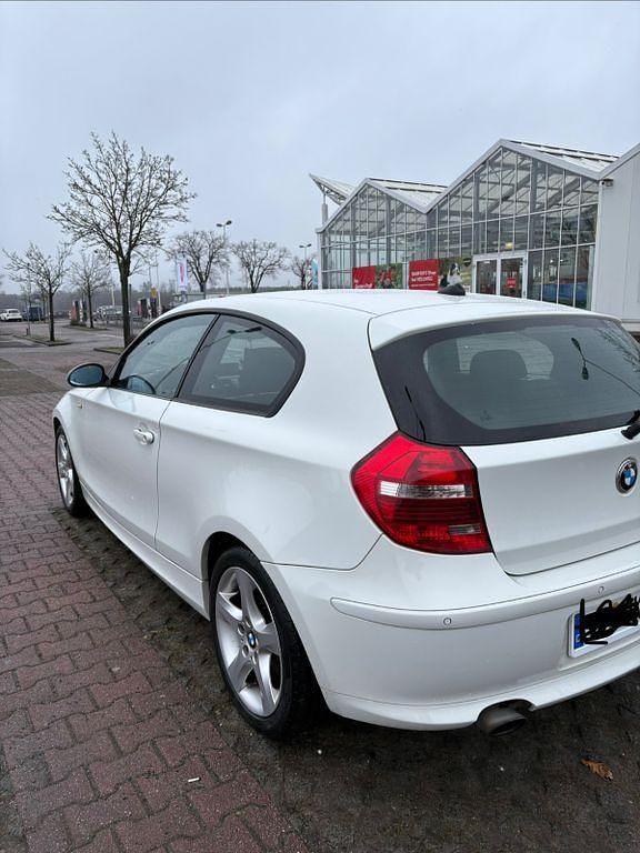 Gebraucht BMW 116 122 PS (89 kW) 2007 Weiß Kleinwagen