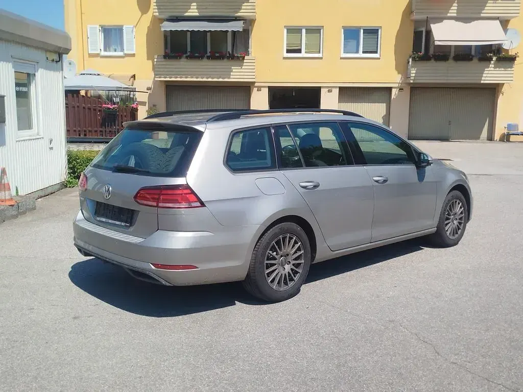 Second-hand VW Golf VII 110 CP (80 kW) 2018 Auriu Break
