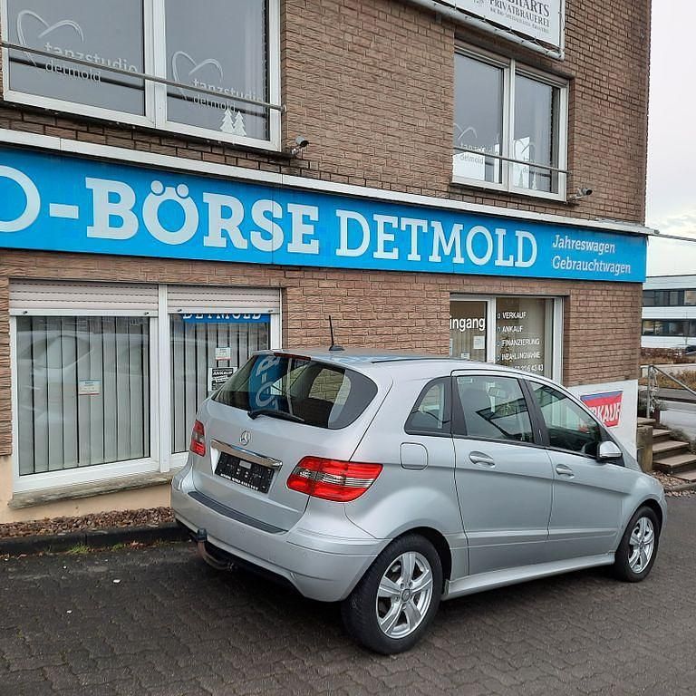 Gebraucht Mercedes B180 116 PS (85 kW) 2010 Silber Van / Kleinbus