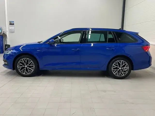 Gebraucht Skoda Octavia Clever 150 PS (110 kW) 2022 Blau Kombi