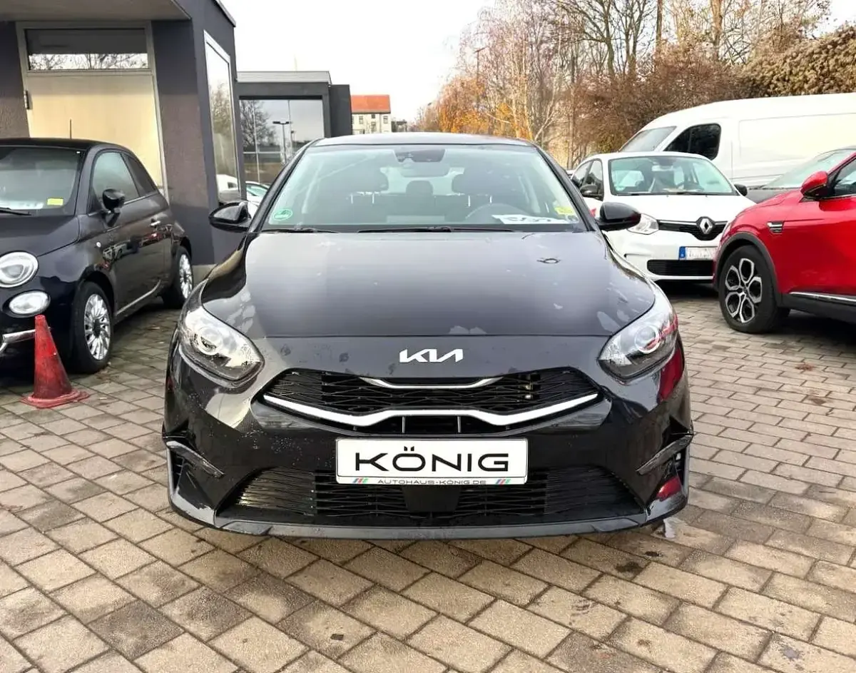 Usado Kia Ceed Edition 7 101 CV (74 kW) 2023 Negro Utilitario