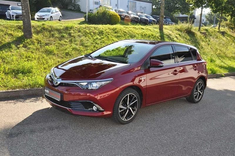 Rot Gebraucht 2017 Toyota Auris Edition-S Limousine | 14.000 € (Fairer Preis) - Bild 1/4