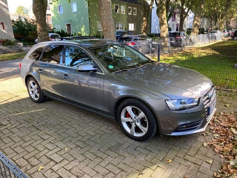 Gebraucht Audi A4 190 PS (139 kW) 2015 Grau Kombi