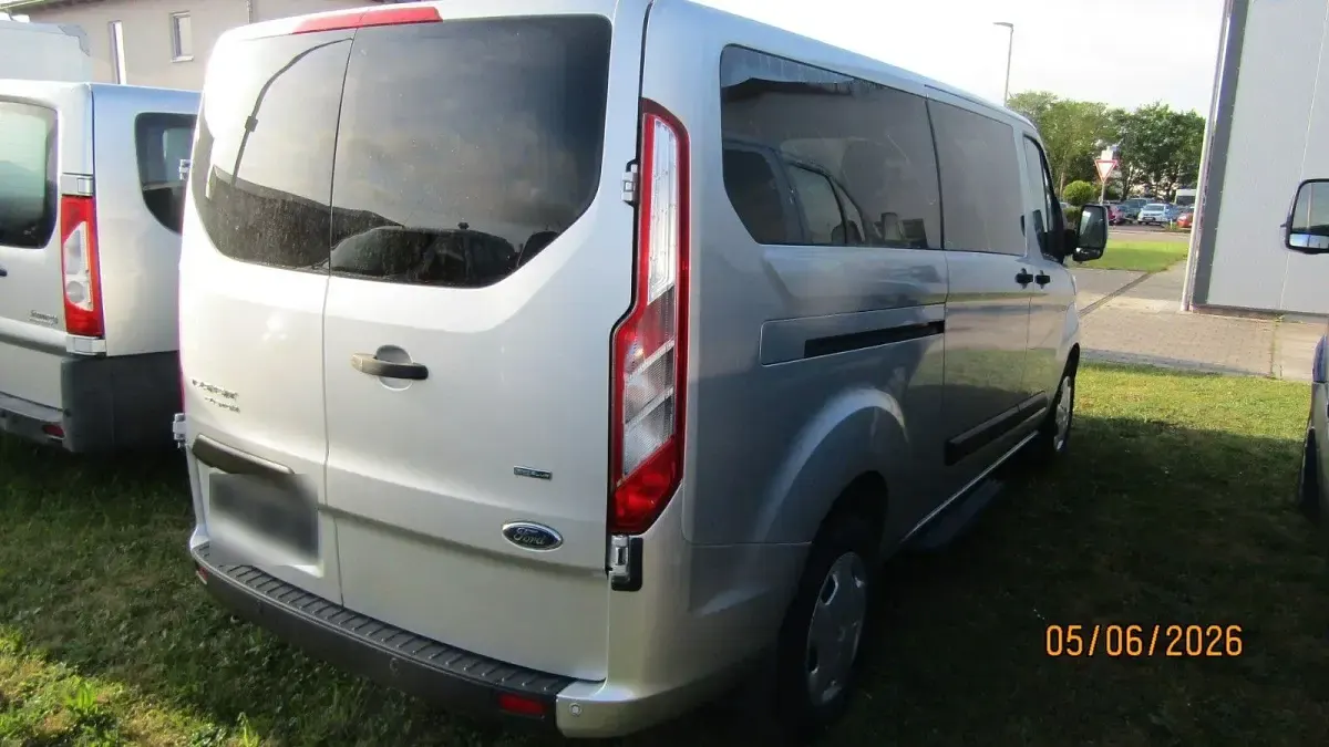 Gebraucht Ford Transit Custom 105 PS (77 kW) 2018 Silber Kombi