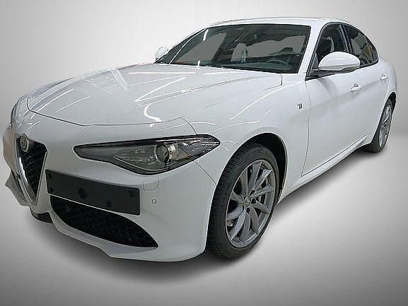 Weiß Gebraucht 2023 Alfa Romeo Giulia Ti Limousine | 27.999 € - Bild 1/3