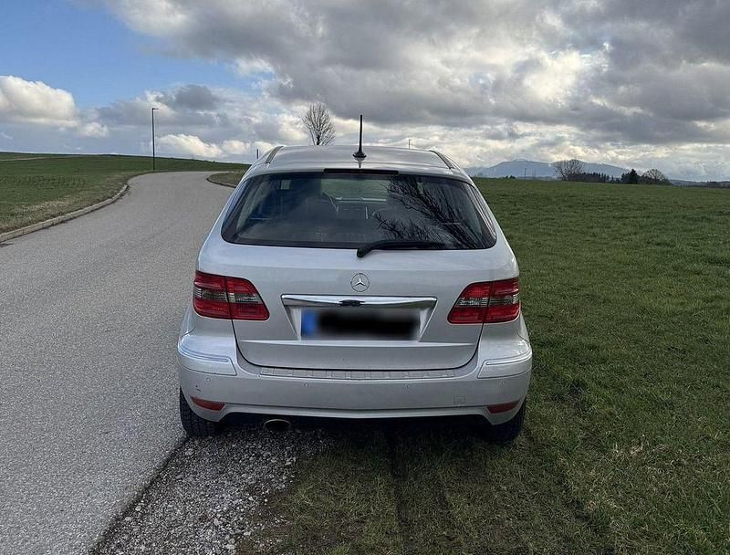 Gebraucht Mercedes B170 116 PS (85 kW) 2009 Silber Van / Kleinbus
