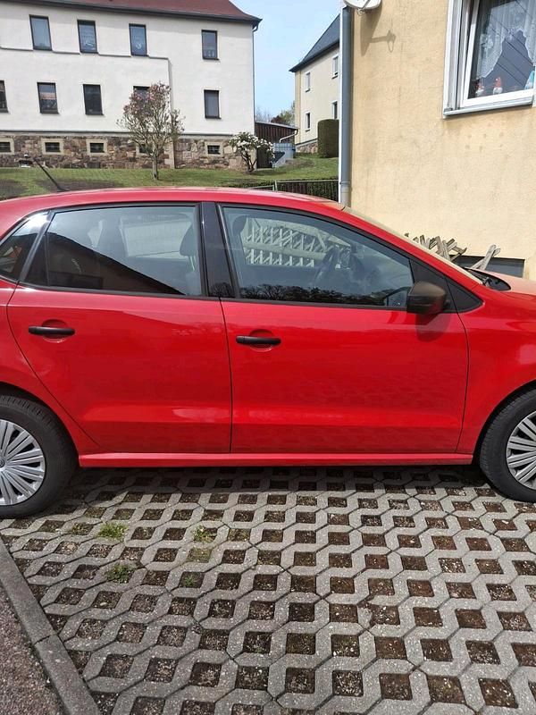 Gebraucht VW Polo 60 PS (44 kW) 2015 Rot Limousine