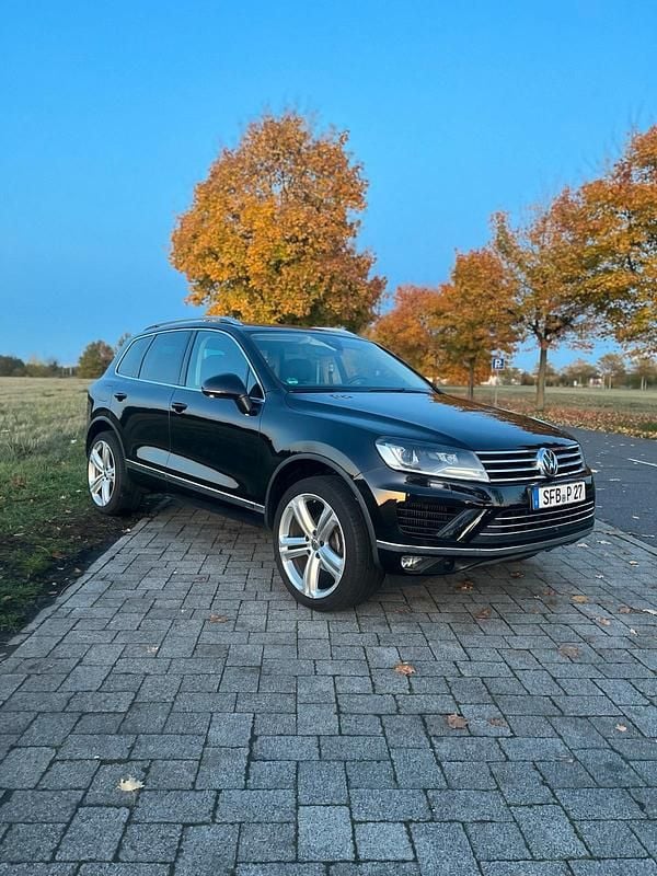 Schwarz Gebraucht 2018 VW Touareg R-line SUV | 27.000 € (Superpreis) - Bild 1/4