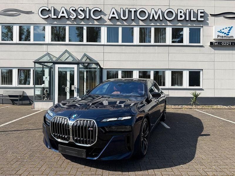 Gebraucht BMW M760e Performance 571 PS (419 kW) 2024 Blau Limousine