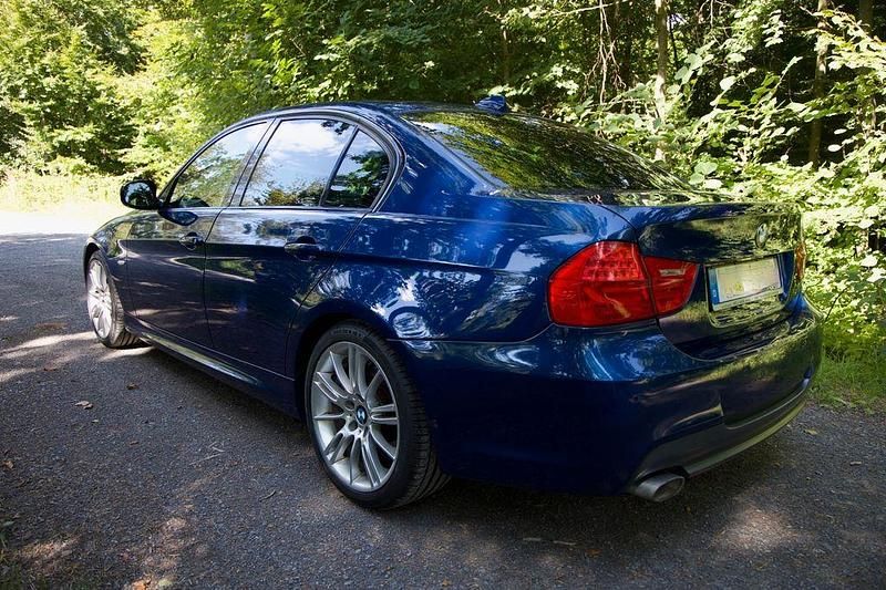 Gebraucht BMW 320 M Sport 177 PS (130 kW) 2010 Blau Limousine