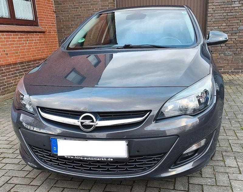Gebraucht Opel Astra 140 PS (102 kW) 2013 Grau Limousine