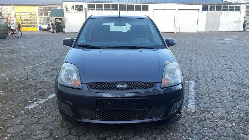 Grau Gebraucht 2008 Ford Fiesta Ambiente Limousine | 2.200 € (Guter Preis) - Bild 1/4