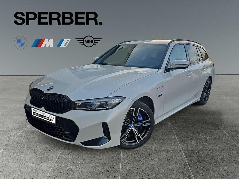 Weiß Gebraucht 2023 BMW 330e M Sport Limousine | 39.900 € (Fairer Preis) - Bild 1/4