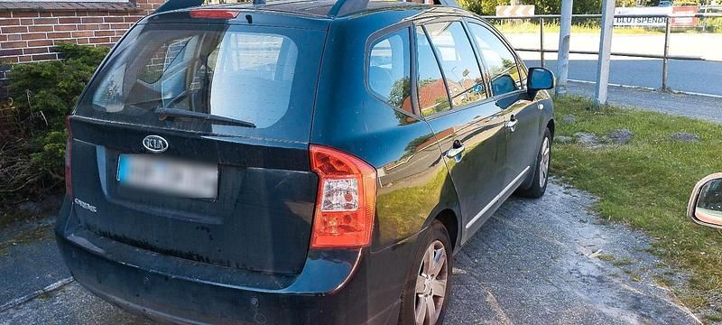 Schwarz Gebraucht 2009 Kia Carens 2 Van / Kleinbus | 2.100 € (Superpreis) - Bild 1/4
