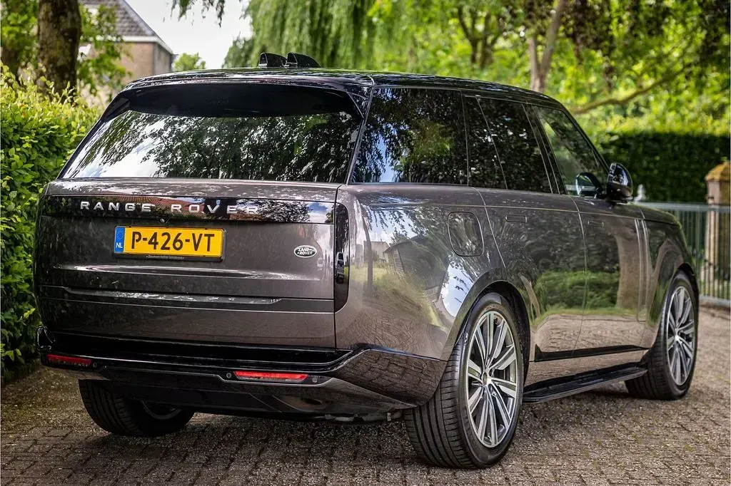 Gebraucht Land Rover Range Rover First Edition 400 PS (294 kW) 2022 Grau SUV