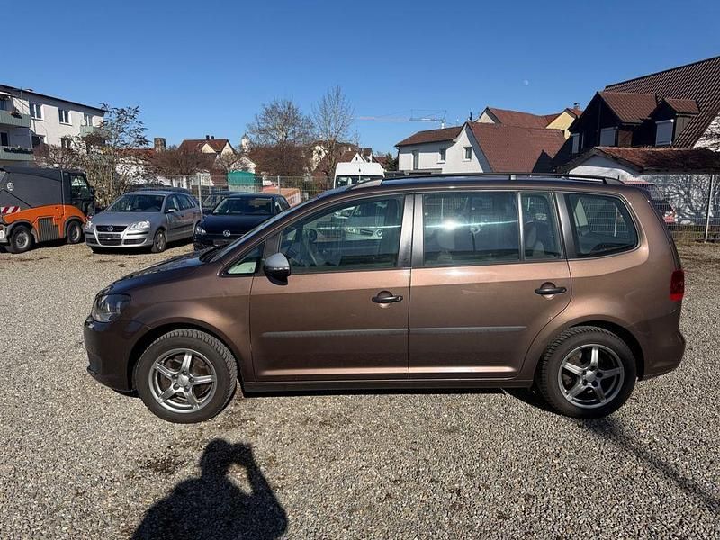 Gebraucht VW Touran Trendline 105 PS (77 kW) 2012 Braun Van / Kleinbus