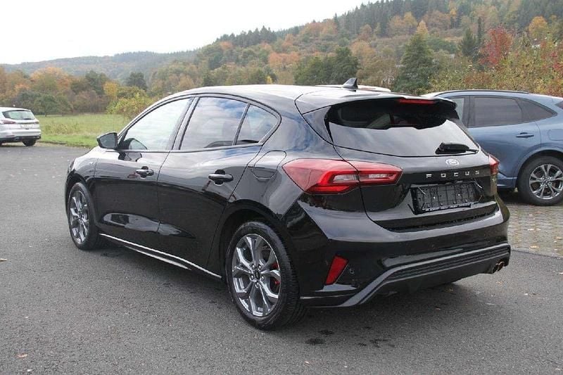 Gebraucht Ford Focus ST-Line X 155 PS (114 kW) 2023 Obsidianschwarz metallic Limousine
