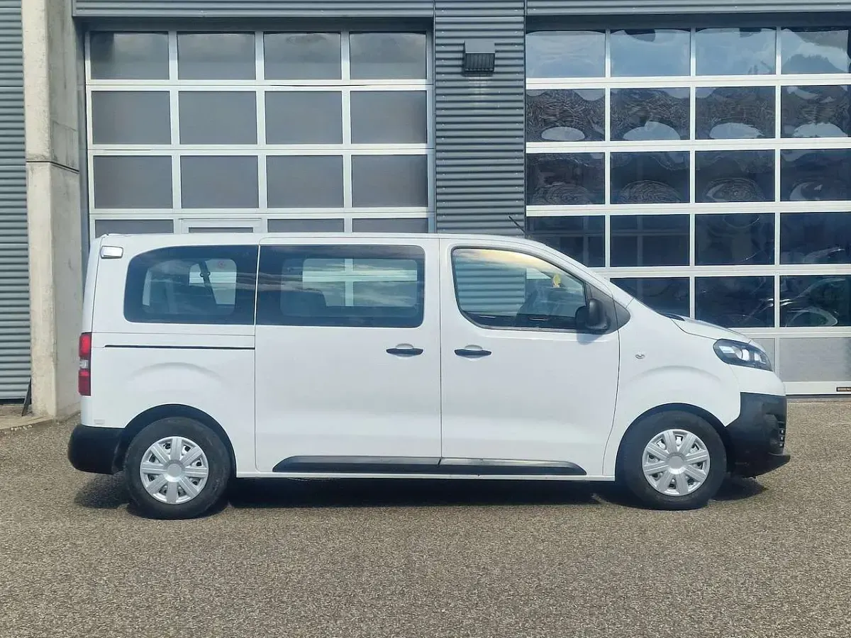 Gebraucht Opel Vivaro 120 PS (88 kW) 2023 Casablancaweiss/glacier/arctic Van / Kleinbus