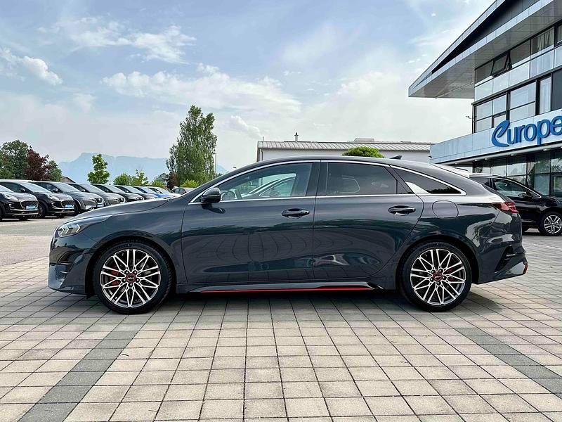 Gebraucht Kia ProCeed GT Comfort 204 PS (150 kW) 2024 Pentametal metallic/grau Kleinwagen