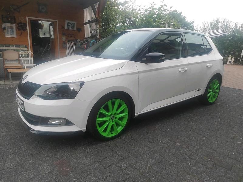 Weiß Gebraucht 2018 Skoda Fabia Kleinwagen | 14.000 € (Etwas zu teuer) - Bild 1/4