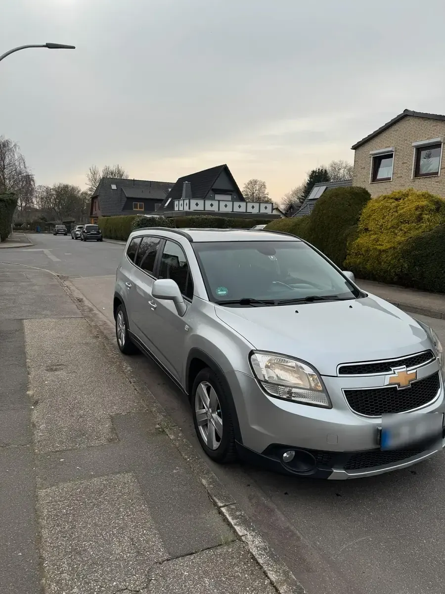 Gebraucht Chevrolet Orlando 167 PS (122 kW) 2014 Silber Van / Kleinbus