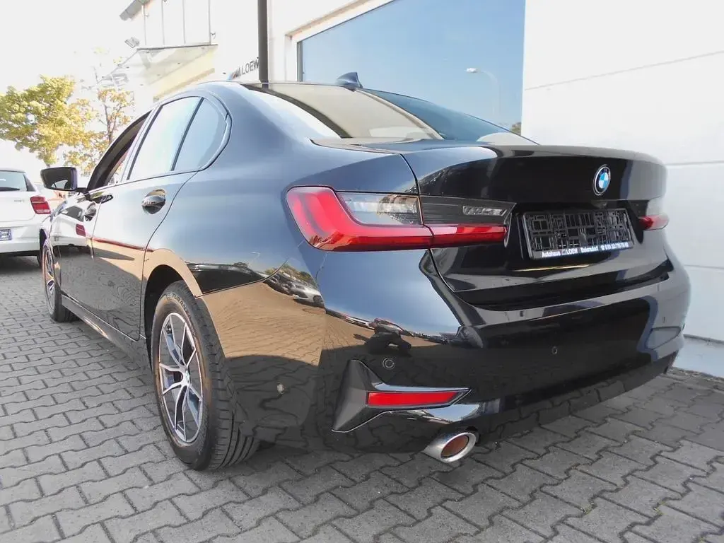 Gebraucht BMW 318 Sport Line 156 PS (114 kW) 2022 Schwarz Limousine