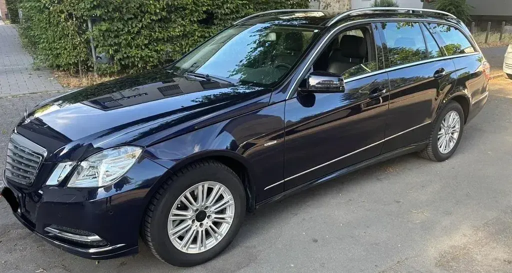 Gebraucht Mercedes E300 Elegance 231 PS (169 kW) 2011 Blau Limousine