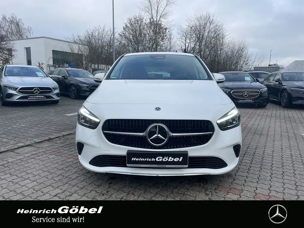 Gebraucht Mercedes B200 Progressive 163 PS (119 kW) 2024 Unilack polarweiß Kleinwagen