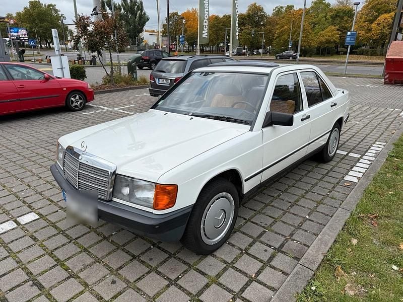Weiß Gebraucht 1985 Mercedes 190 Limousine | 6.999 € - Bild 1/4