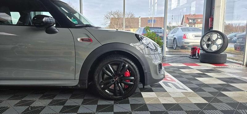 Gebraucht Mini John Cooper Works 231 PS (169 kW) 2020 Moonwalk grey (metallic) Kleinwagen
