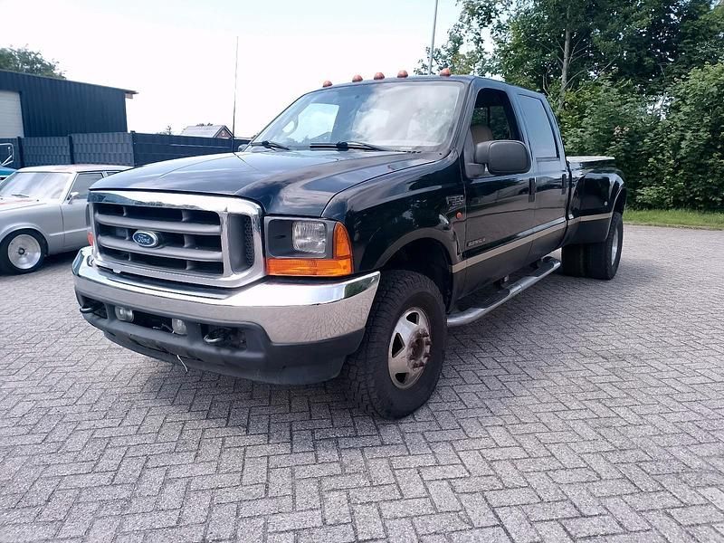 Schwarz Gebraucht 2001 Ford F350 Limousine | 18.250 € - Bild 1/4