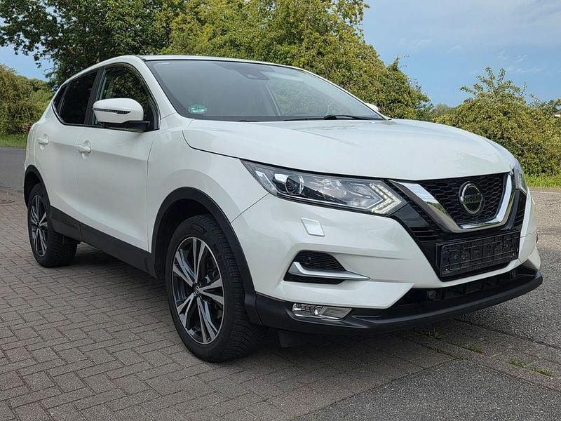 Weiß Gebraucht 2019 Nissan Qashqai N-Connecta SUV | 15.450 € (Fairer Preis) - Bild 1/4