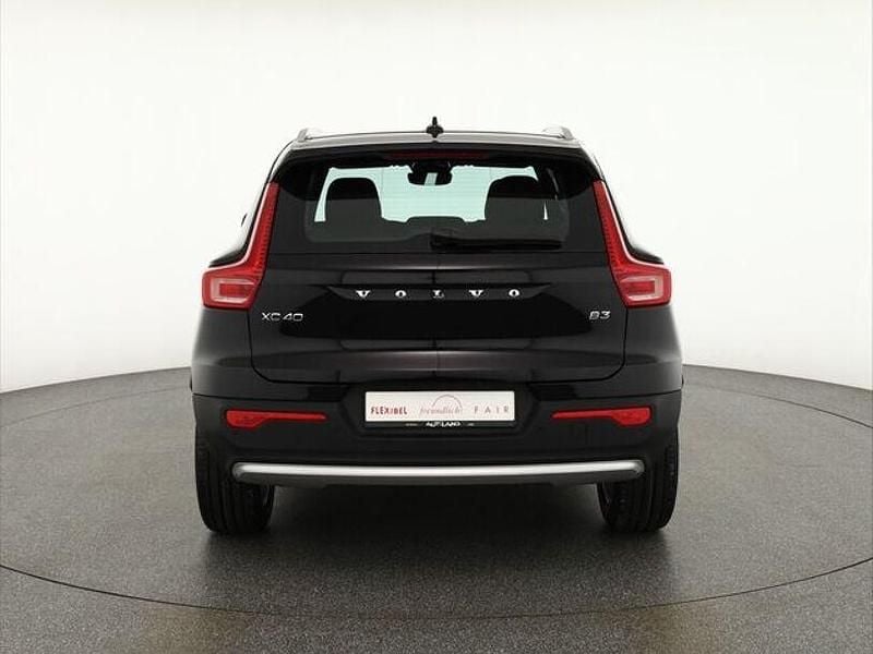 Neu Volvo XC40 163 PS (119 kW) 2025 Schwarz SUV