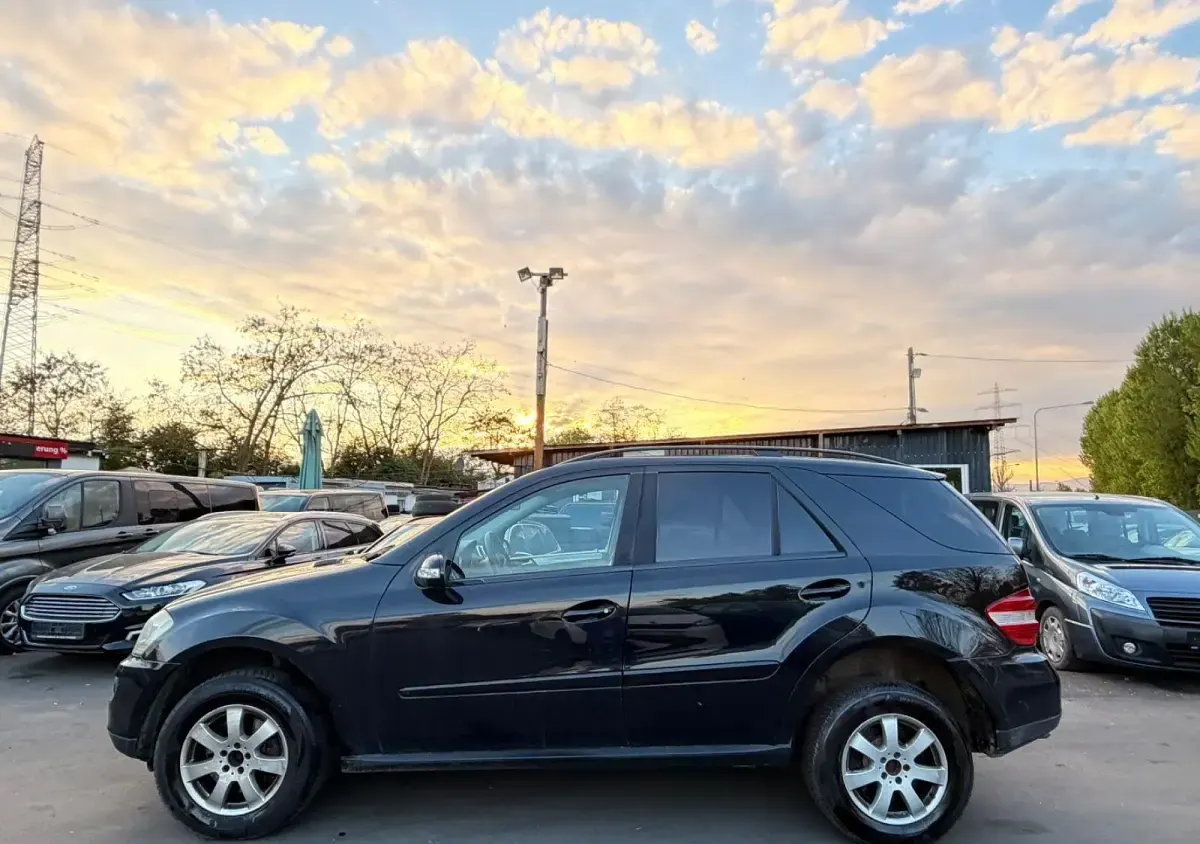 Gebraucht Mercedes ML320 224 PS (164 kW) 2008 Schwarz SUV