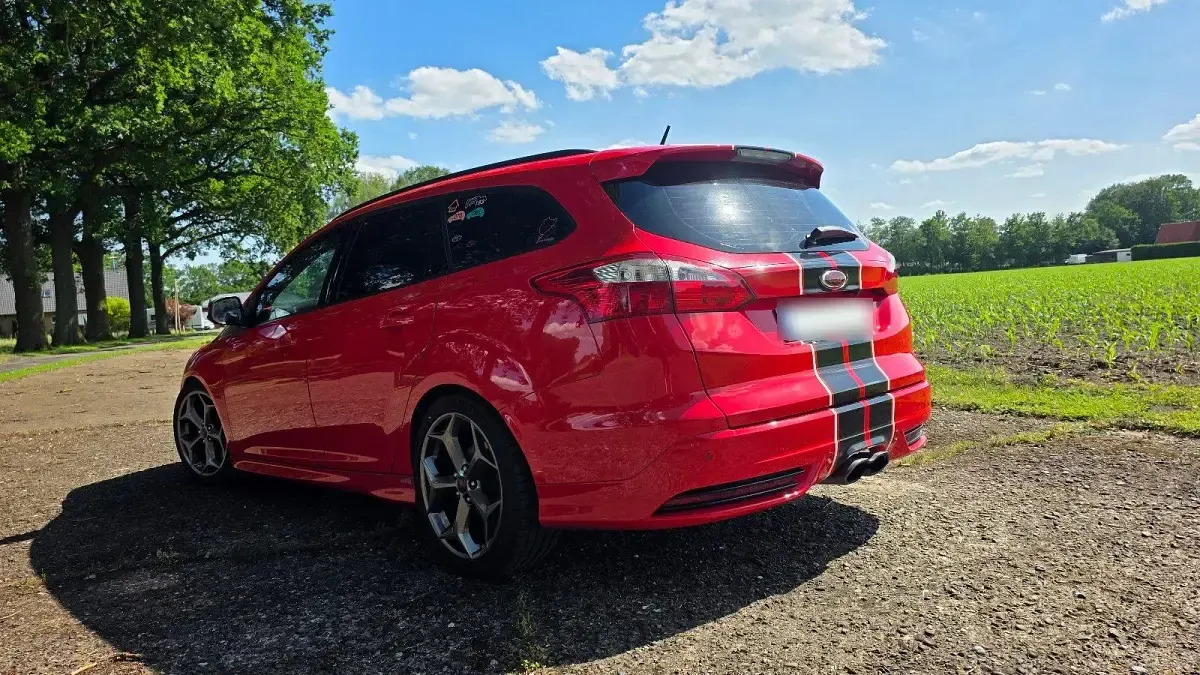 Gebraucht Ford Focus ST 250 PS (183 kW) 2013 Rot Kombi