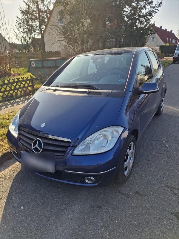 Blau Gebraucht 2009 Mercedes A180 Kleinwagen | 1.300 € (Fairer Preis) - Bild 1/4